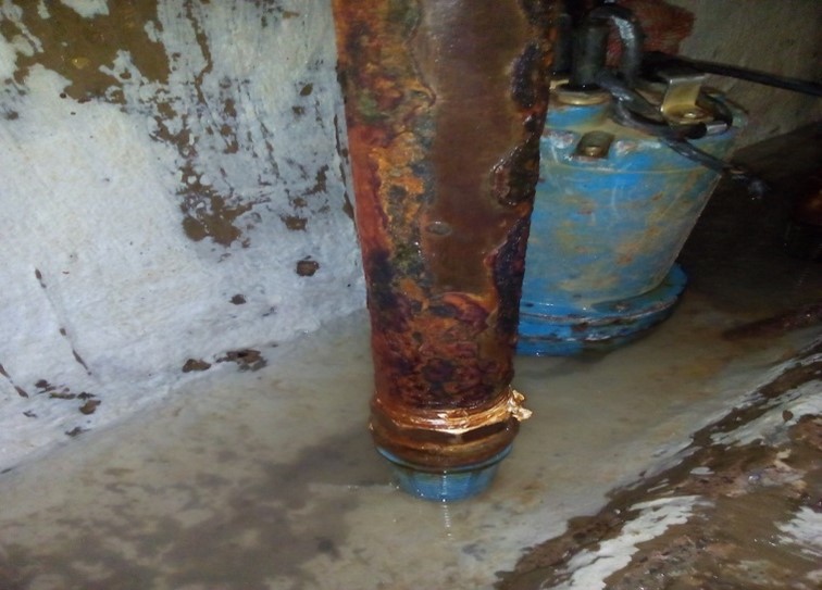 Cambio de tubería de succión oxidada por nueva de acero inoxidable